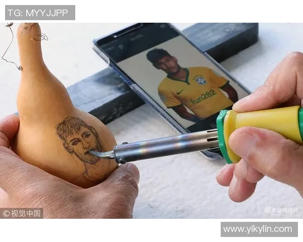 怀旧足球球星经典卡片收藏热潮再度来袭引发球迷珍藏与回忆