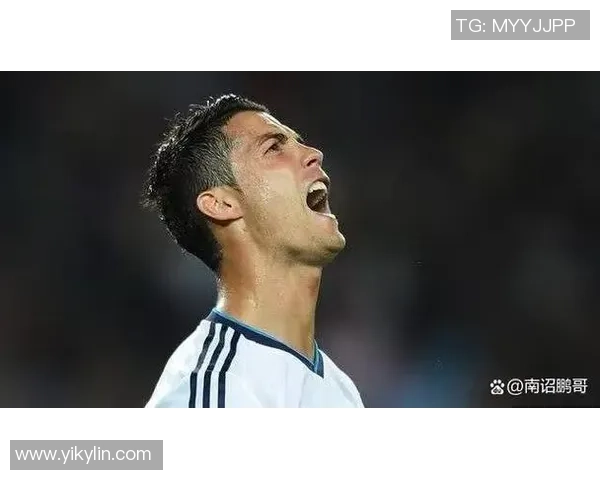 足球球星霸道总裁：从绿茵场到商界帝国的传奇征程